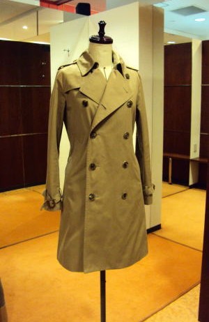 バーバリートレンチコート リフォーム 脇アームホール最大出し 身幅出し 肩幅出し Burberry 洋服リフォーム 洋服直し Top ルアーヴル 仙台 洋服リフォーム ドレス ウエディングドレス ウエディングベール マリアベール 社交ダンス ワンピース スカート