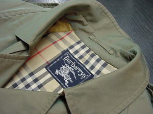 バーバリートレンチコート リフォーム 襟や袖や着丈の破れダメージ修理 