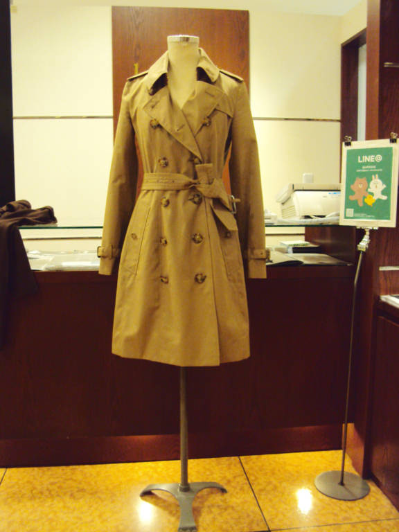 バーバリー トレンチコート 袖丈つめはこれが最強 袖ベルト位置カット バーバリー アクアスキュータム Burberry Aquascutum 洋服リフォーム 洋服直し Top ルアーヴル 仙台 洋服リフォーム ドレス ウエディングドレス ウエディングベール マリアベール 社交