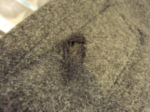 起毛コート　ポケット破れ　かけはぎ　かけつぎ　穴　ダメージ復元　穴修理　虫食い