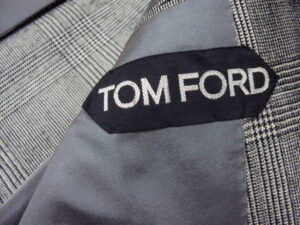 トムフォード　スーツ　虫食い　虫くい　破れ　穴　かけはぎ　かけつぎ　ダメージ復元　TOM FORD