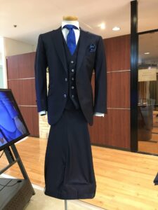 メンズ　オーダースーツ　ドーメル アマデウス　紺ネイビー　オリジナル裏地＆ボタン　3ピースブリティッシュ　 英国 DORMEUIL