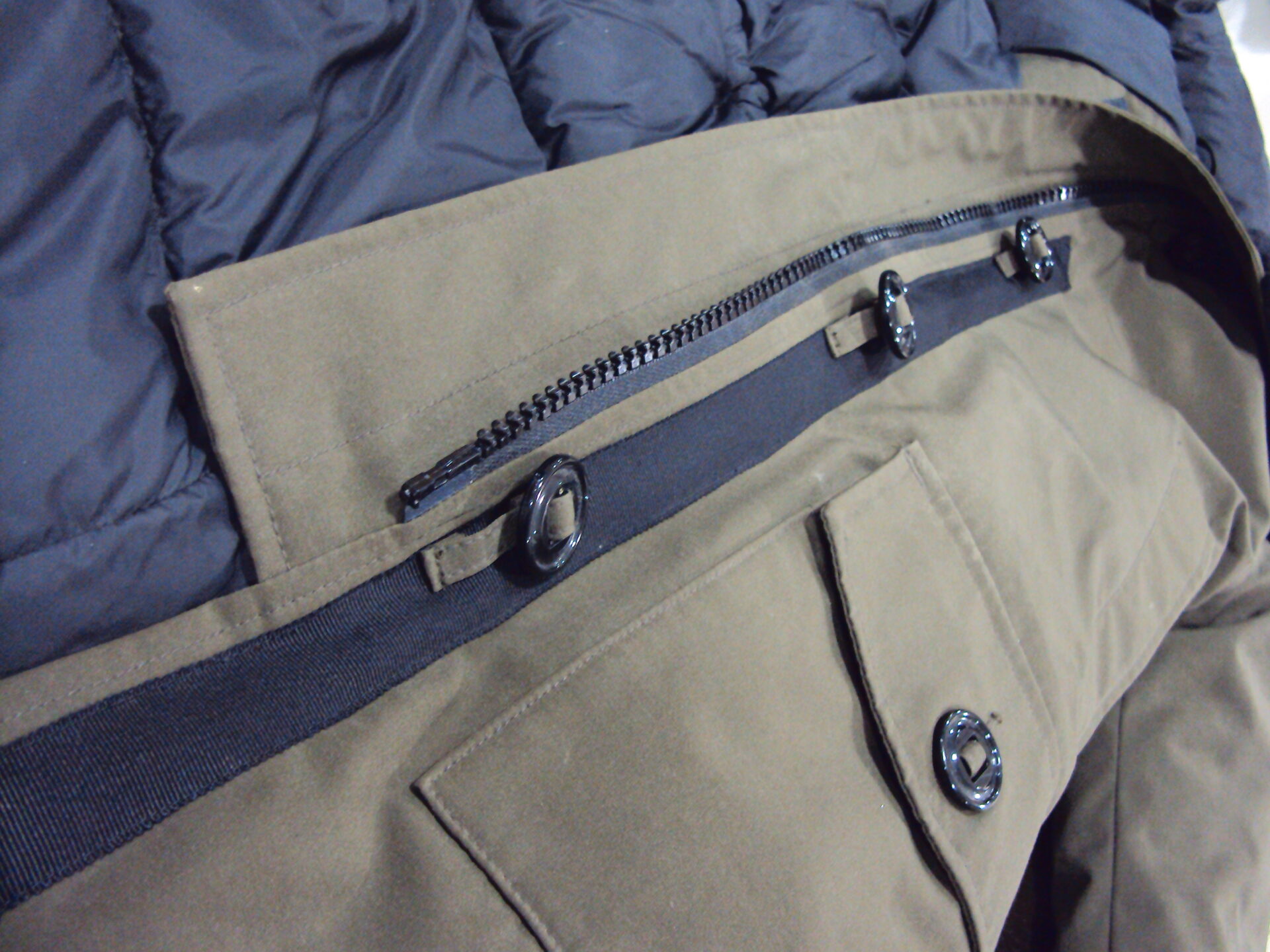 ダウンジャケット カナダグース 破れ 超ダメージ ダウンコート 修復 CANADA GOOSE 仙台の ドレス オーダースーツ 洋服