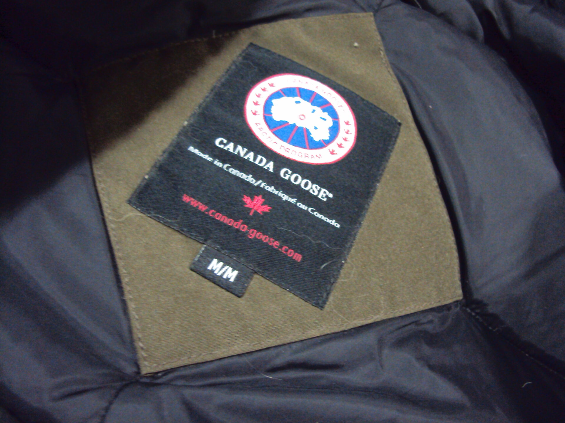 ダウンジャケット カナダグース 破れ 超ダメージ ダウンコート 修復 CANADA GOOSE 仙台の ドレス オーダースーツ 洋服