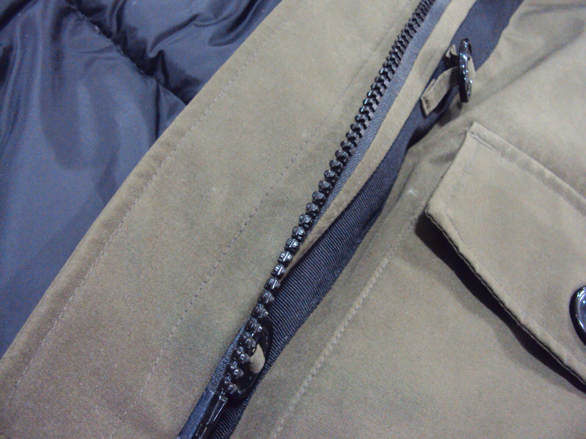 ダウンジャケット カナダグース 破れ 超ダメージ ダウンコート 修復 CANADA GOOSE 仙台の ドレス オーダースーツ 洋服