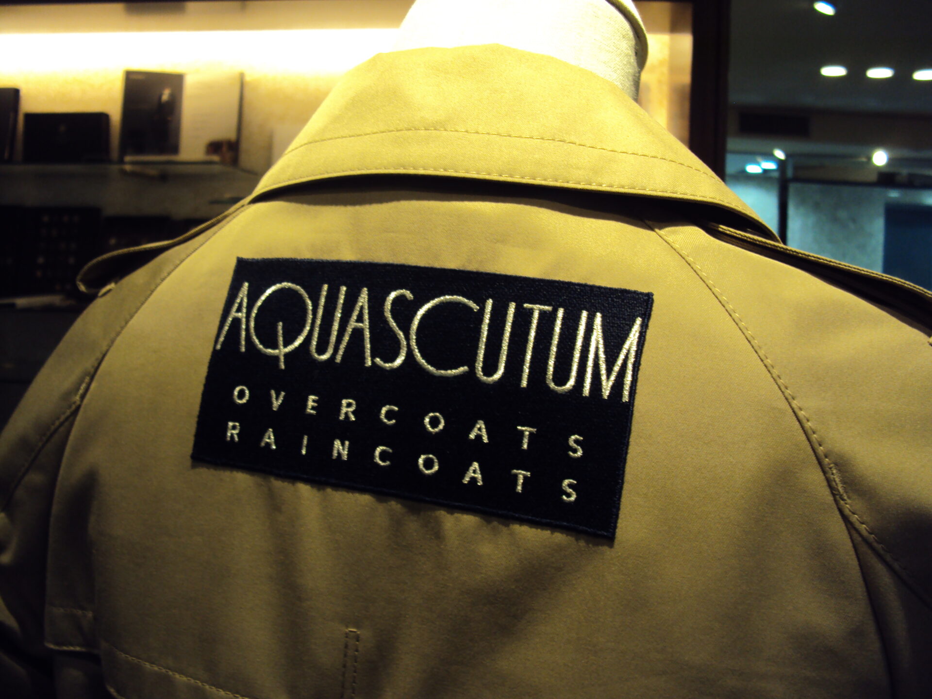 アクアスキュータム　トレンチコート　リフォーム　脇出し　身幅出し　肩幅出し　袖腕出し　マチ入れ　Aquascutum